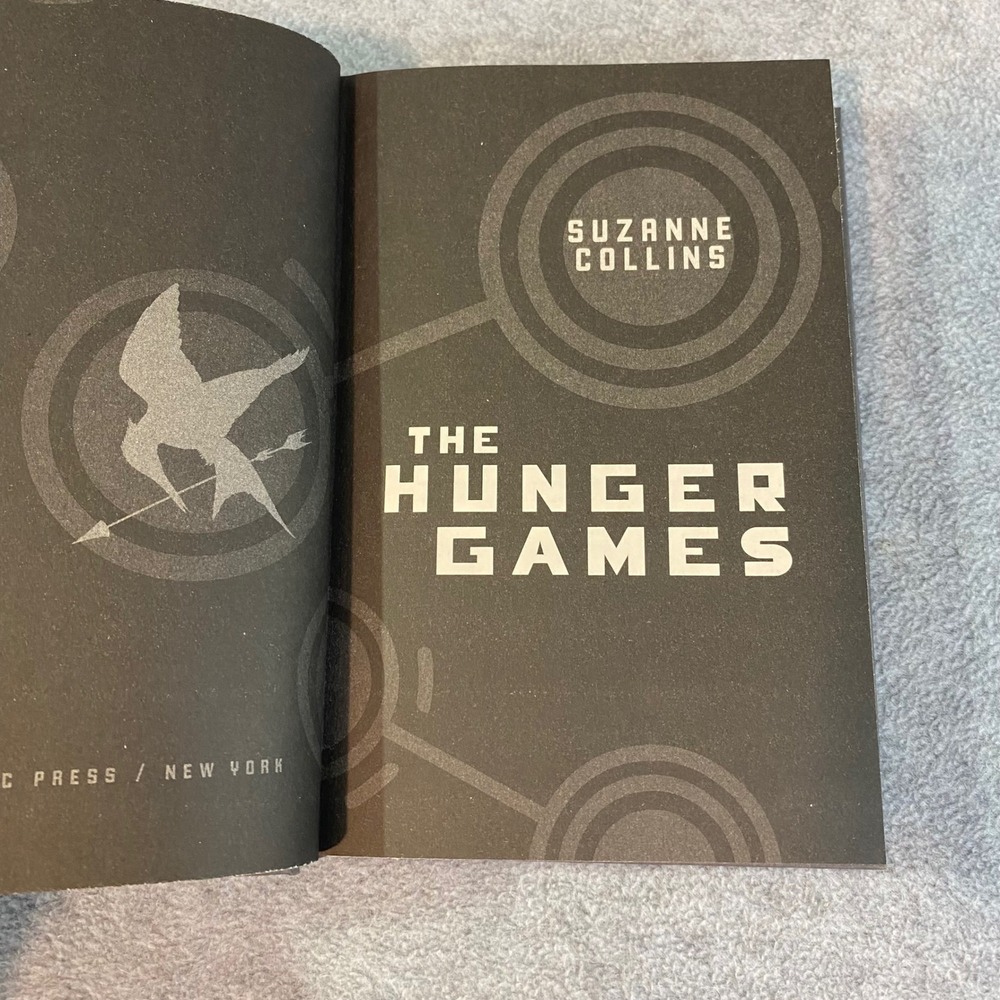 The Hunger Games Book Gold Mockingjay 1st Ed Hardcover Survival No Dust Jacket‎